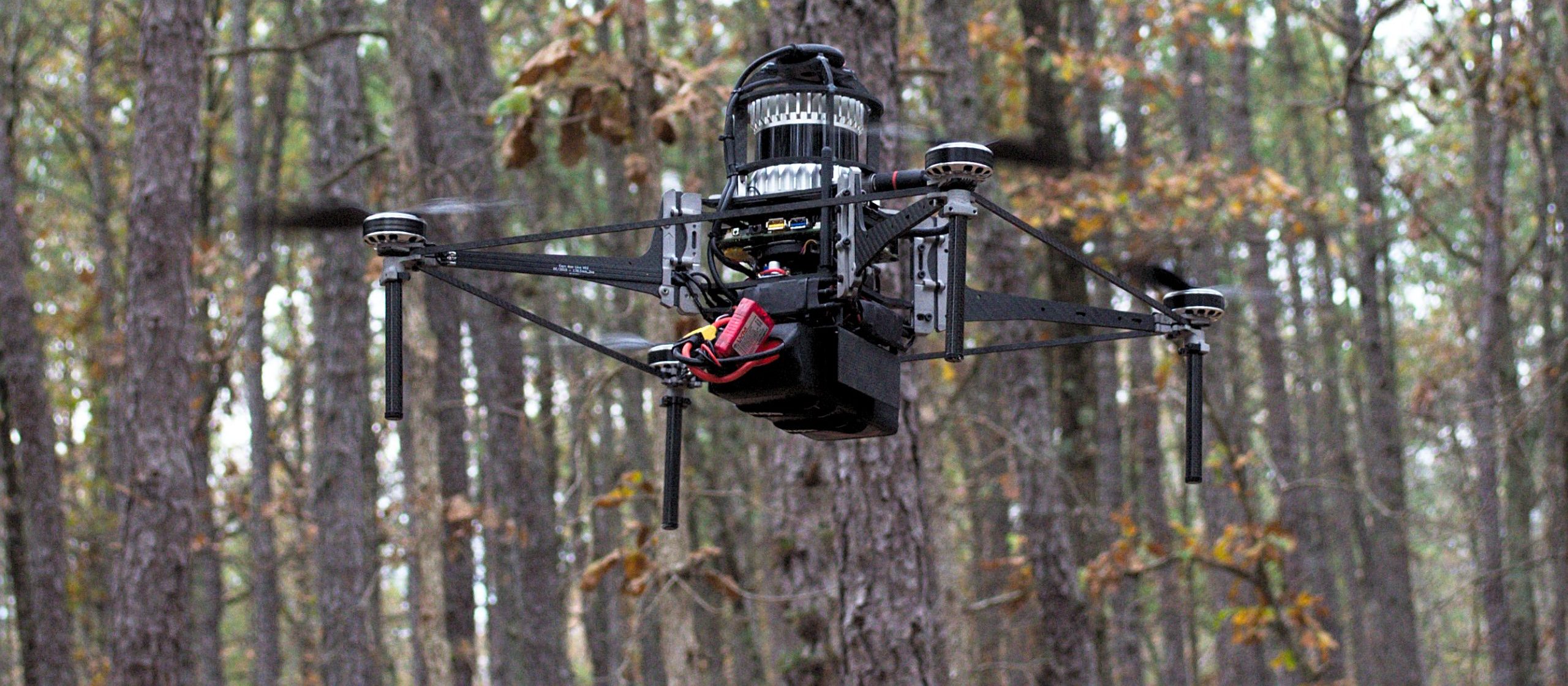 Drone que voa sozinho no meio de florestas pode ser aliado contra o desmatamento